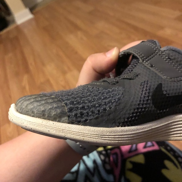 Kids Nike Shoes - Picture 2 of 5